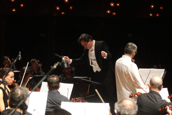 Primo piano del direttore d'orchestra Umberto Clerici