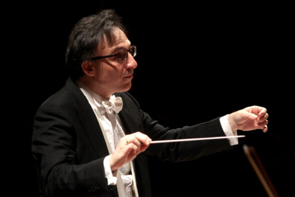 Primo piano del direttore d'orchestra Umberto Clerici