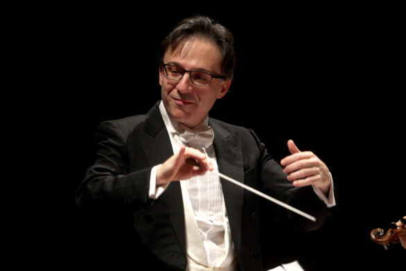 Primo piano del direttore d'orchestra Umberto Clerici