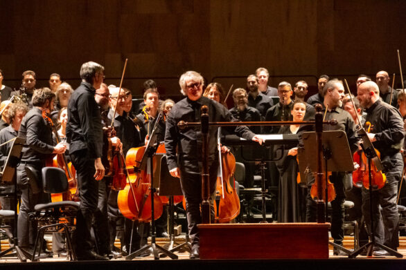 ringraziamenti dell'orchestra durante l'esecuzione del Concerto Ingo Metzmacher