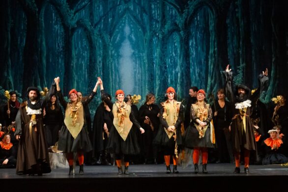 ringraziamenti e saluti alla fine dello spettacolo "Le allegre comari di Falstaff"