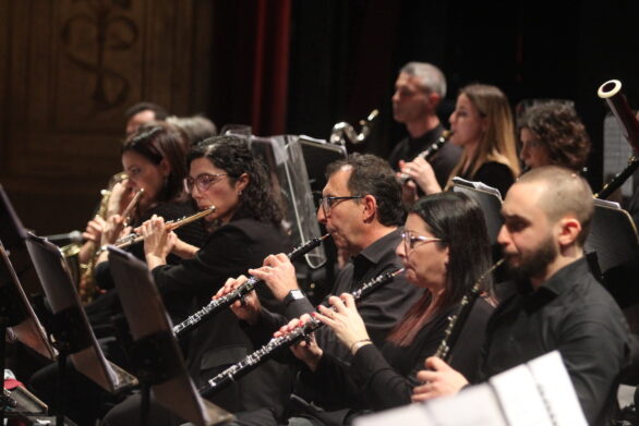 primo piano dell'orchestra all'interno del teatro durante il concerto di San Silvestro