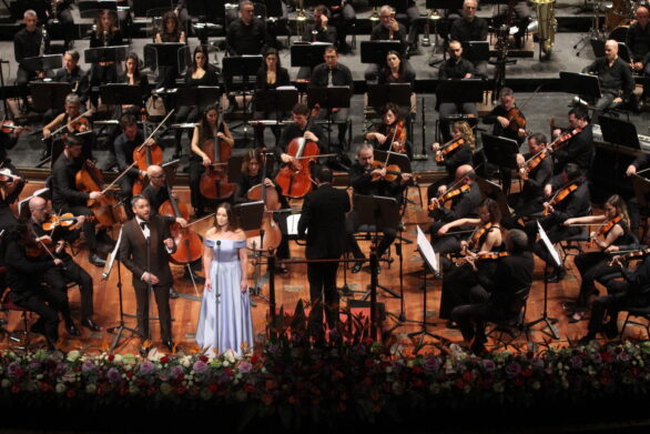 prospettiva ingrandita dell'orchestra all'interno del teatro