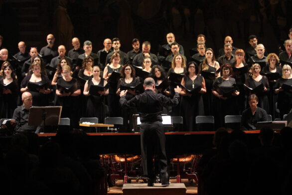 coro durante l'esecuzione dei "Carmina Burana"