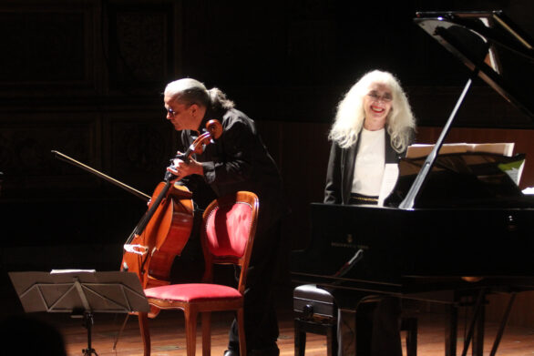 il violoncellista Luca Pincini e la pianista Gilda Buttà durante i ringraziamenti