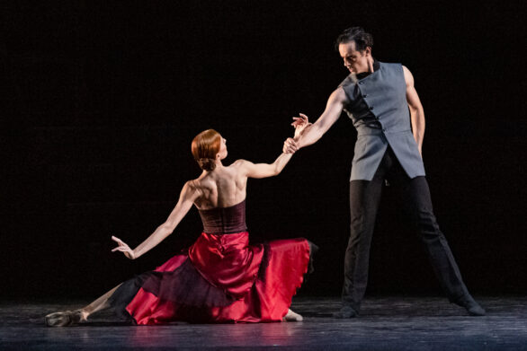 passo a due tra i ballerini protagonisti di "Carmen".