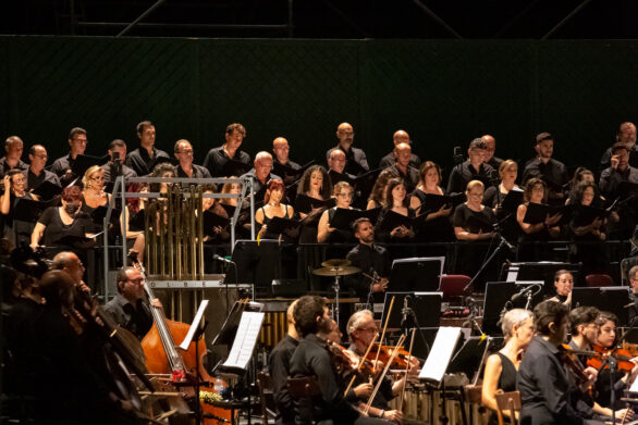 particolare di coro ed orchestra durante l'esecuzione di "Raphsody and Movies"