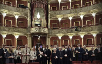 Il Teatro Massimo riceve la medaglia...